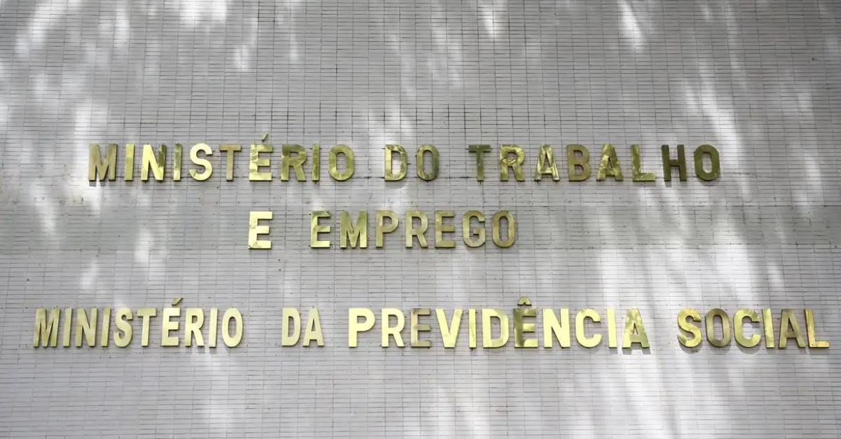 Governo Federal prorroga por 90 dias regra sobre trabalho em feriados no comércio